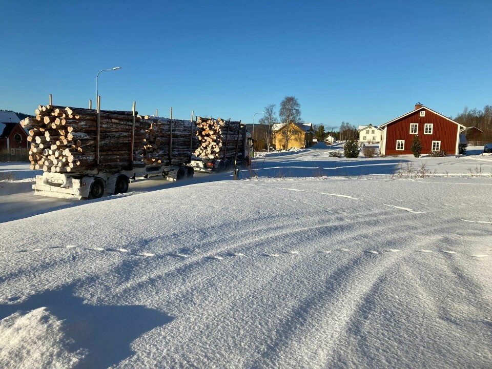 Timmerlastbil i Hällesjö. Foto: Ulrika Edlund