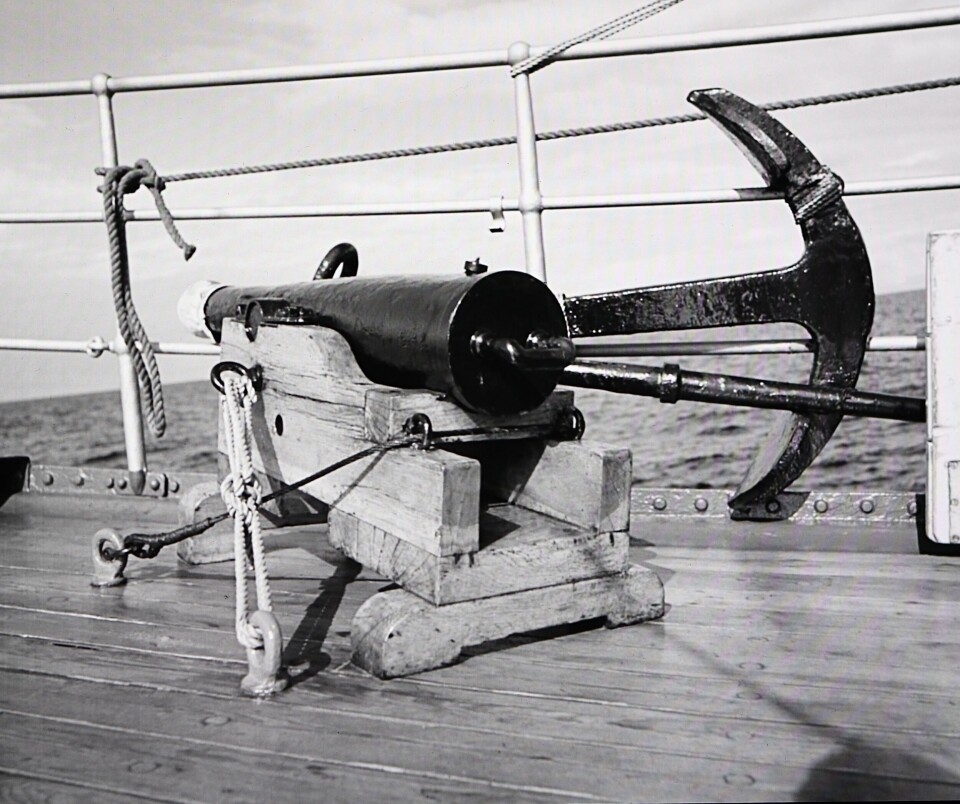Framladdad mistkanon på fyrskepp. Bilden är tagen från fyrskepp 30. Foto: JOHAN JONSSON/SJÖHISTORISKA MUSEET Framladdad mistkanon på fyrskepp. Bilden är tagen från fyrskepp 30. Foto: JOHAN JONSSON/SJÖHISTORISKA MUSEET