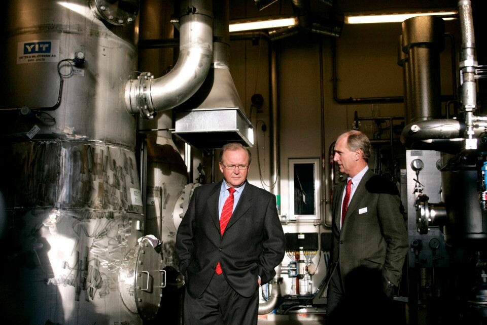 Dåvarande statsministern Göran Persson (S) besöker en biogasanläggning i Linköping. Till höger Svensk Biogas dåvarande vd Carl Lilliehöök. Foto: PONTUS LUNDAHL/TT