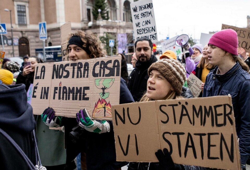 Klimataktivisten Greta Thunberg under klimatdemonstrationen i Stockholm som den ungdomsledda organisationen Aurora genomförde med anledning av stämningsansökan mot staten för bristande klimatarbete. Foto: Christine Olsson/TT Klimataktivisten Greta Thunberg under klimatdemonstrationen i Stockholm som den ungdomsledda organisationen Aurora genomförde med anledning av stämningsansökan mot staten för bristande klimatarbete. Foto: Christine Olsson/TT