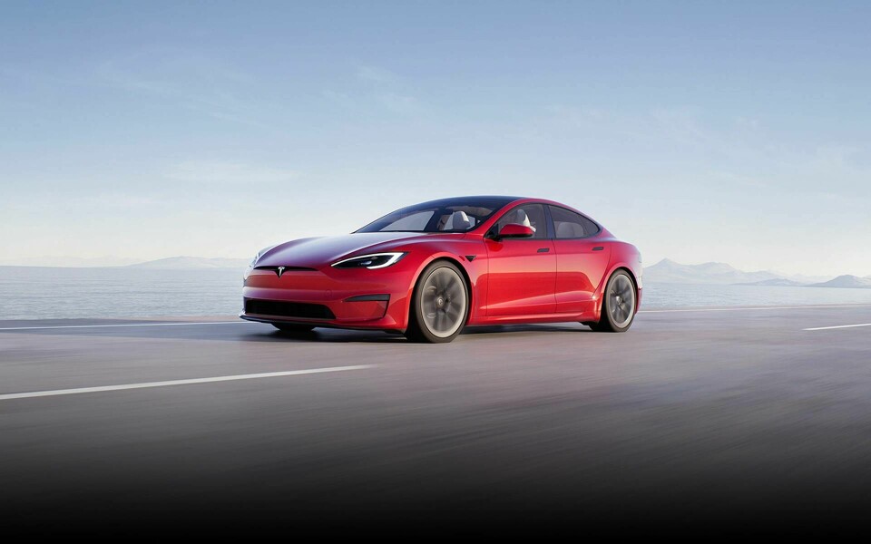 Prestandaversionen Model S Plaid förbrukar mindre energi enligt EPA-testet än den första Model S från 2012, trots tre elmotorer och över tusen hästkrafter. Foto: Tesla