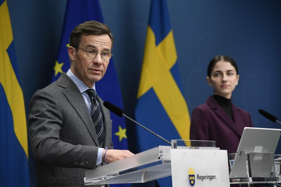 Statsminister Ulf Kristersson (M) och miljö- och klimatminister Romina Pourmokhtari (L) under pressträff där förslag om ändrad kärnkraftslagstiftning presenteras. Foto: Marko Säävälä/TT Statsminister Ulf Kristersson (M) och miljö- och klimatminister Romina Pourmokhtari (L) under pressträff där förslag om ändrad kärnkraftslagstiftning presenteras. Foto: Marko Säävälä/TT