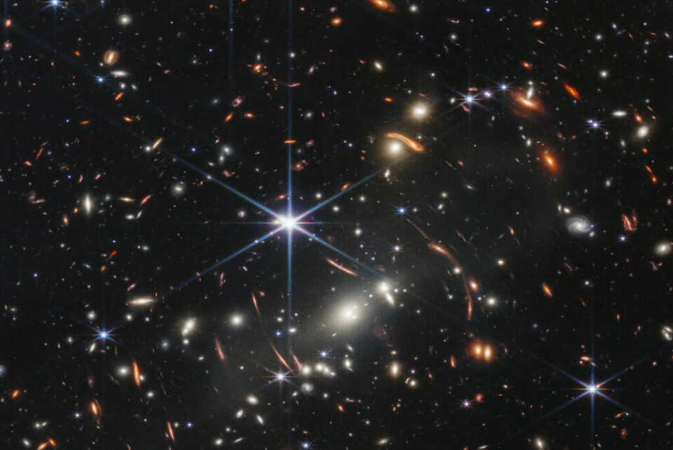 Den första offentliggjorda bilden från James Webb-teleskopet visar en grupp med galaxer som har fått namnet SMACS 0723. Ljuset från galaxerna har färdats runt 13 miljarder år, från universums barndom. Foto: NASA/ESA/CSA via AP/TT