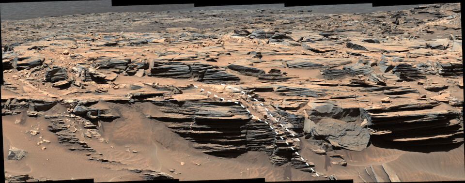 Bild där den streckade ytan visar var sprickbildningarna finns där forskare tror att det förkommer opaler. Foto: Malin Space Science Systems/NASA/JPL-Caltech Bild där den streckade ytan visar var sprickbildningarna finns där forskare tror att det förkommer opaler. Foto: Malin Space Science Systems/NASA/JPL-Caltech