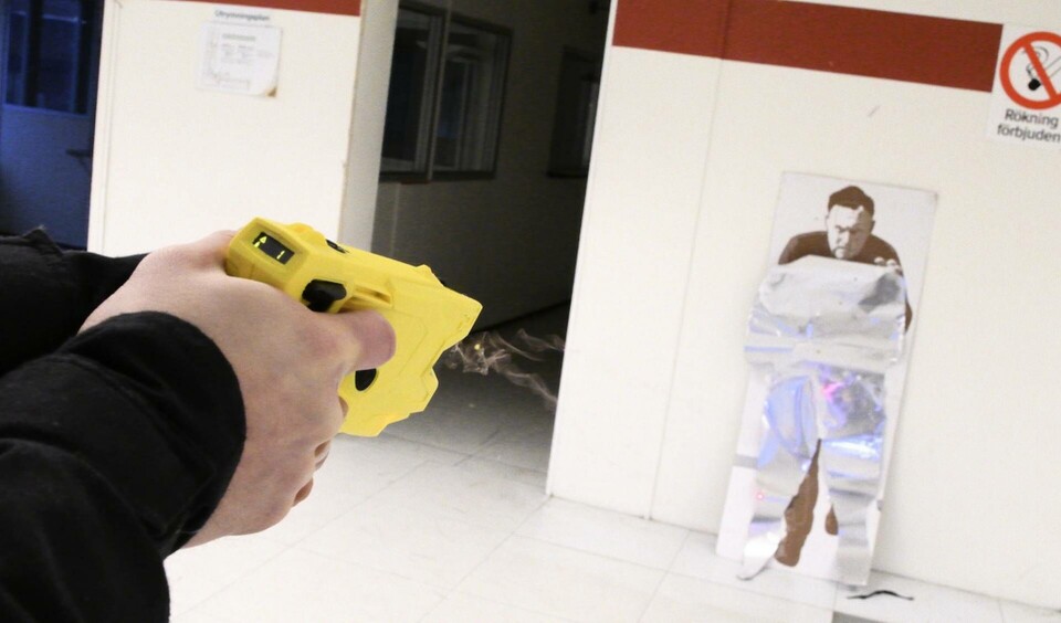 Polisen testar elchockvapnet Taser X2. Arkivbild. Foto: Johan Nilsson/TT Polisen testar elchockvapnet Taser X2. Arkivbild. Foto: Johan Nilsson/TT