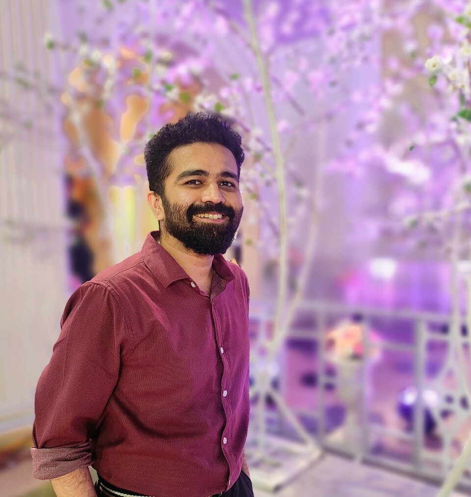Dr Rishi Rajpopat kan ha fått den 2 500 år gamla 'språkmaskinen' att fungera. Foto: Rahil Rajpopat /Cambridge University Library Dr Rishi Rajpopat kan ha fått den 2 500 år gamla 'språkmaskinen' att fungera. Foto: Rahil Rajpopat /Cambridge University Library