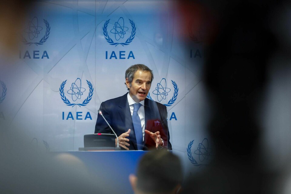 IAEA:s generaldirektör Rafael Mariano Grossi vid en presskonferens. Foto: Lisa Leutner/AP/TT