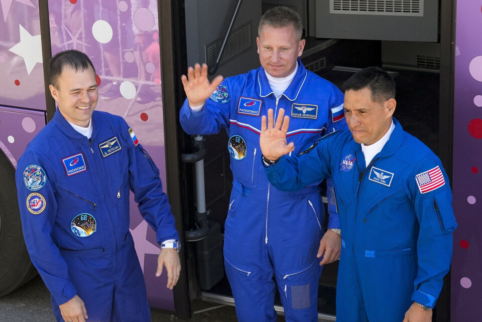 Astronauten Frank Rubio, till höger, och kosmonauterna Sergej Prokopjev och Dmitrij Petelin innan uppskjutningen av Sojuz-farkosten från Kazakstan i september. Foto: Dmitri Lovetsky/TT Astronauten Frank Rubio, till höger, och kosmonauterna Sergej Prokopjev och Dmitrij Petelin innan uppskjutningen av Sojuz-farkosten från Kazakstan i september. Foto: Dmitri Lovetsky/TT
