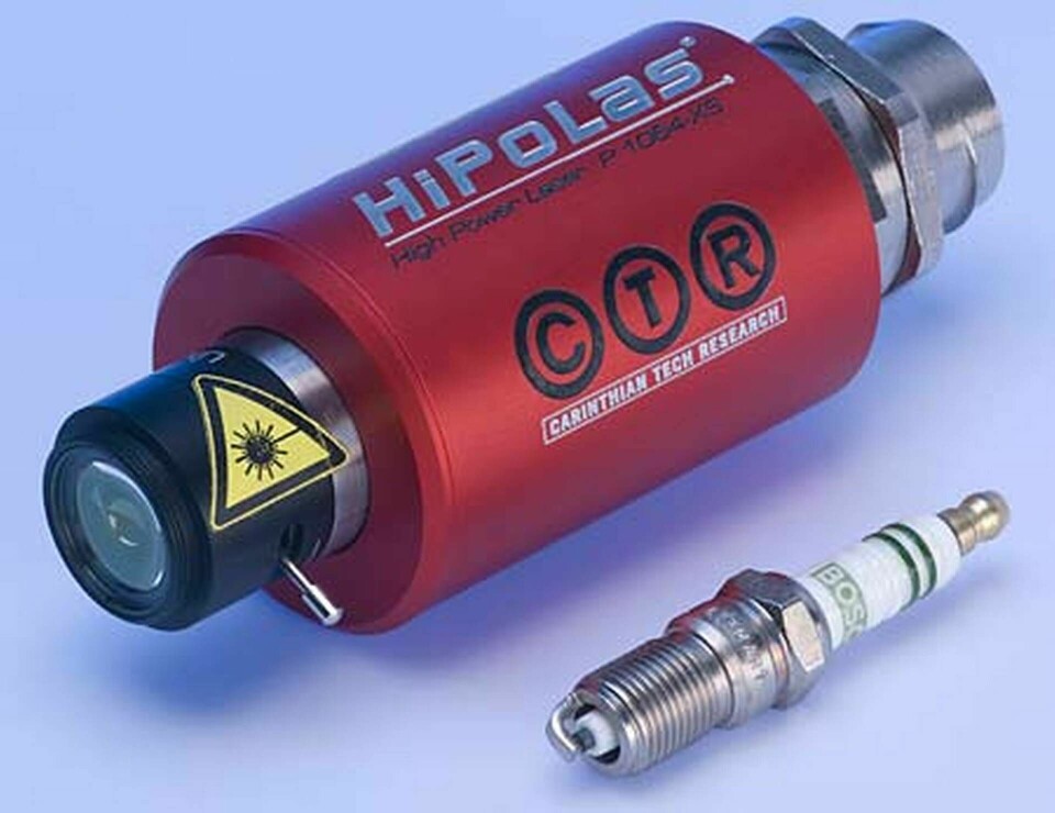 CTRs lasertändare Hipolas jämförs i storlek med ett tändstift