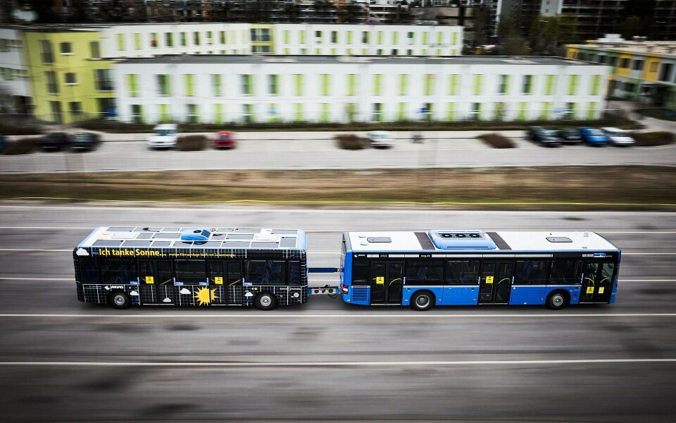 Den energi som levereras av solpanelerna motsvarar upp till 2 500 liter diesel om året. Foto: Sono Motors Den energi som levereras av solpanelerna motsvarar upp till 2 500 liter diesel om året. Foto: Sono Motors
