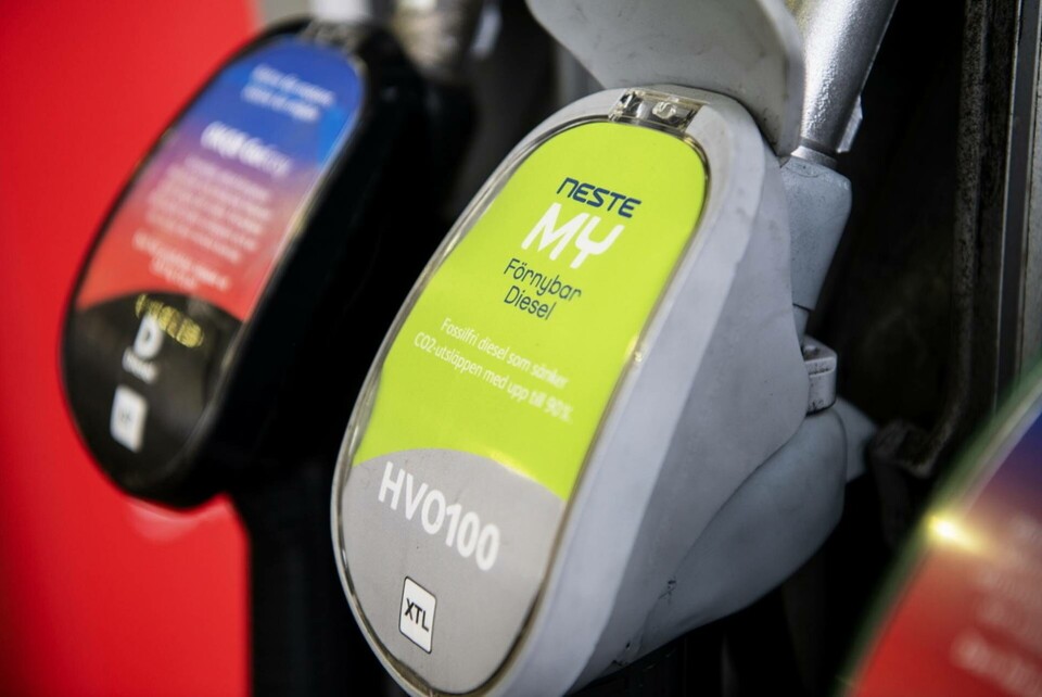 Biodrivmedel som HVO100 är betydligt dyrare än vanlig diesel och fungerar bara i vissa bilmotorer. Arkivbild Foto: Malin Hoelstad/SvD/TT Biodrivmedel som HVO100 är betydligt dyrare än vanlig diesel och fungerar bara i vissa bilmotorer. Arkivbild Foto: Malin Hoelstad/SvD/TT