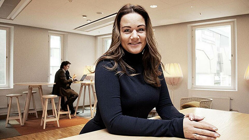 Jenny Larsson har ett omväxlande jobb: ibland i blåställ, ibland på en scen och ibland på Vattenfalls kontor. Foto: Jörgen Appelgren Jenny Larsson har ett omväxlande jobb: ibland i blåställ, ibland på en scen och ibland på Vattenfalls kontor. Foto: Jörgen Appelgren