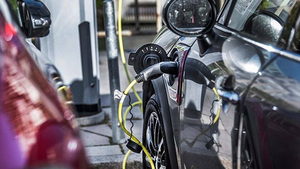 Regelbundna snabbladdningar skyndar på åldrandet av batterierna skriver Geotab. Foto: Tomas Oneborg/SvD/TT Regelbundna snabbladdningar skyndar på åldrandet av batterierna skriver Geotab. Foto: Tomas Oneborg/SvD/TT