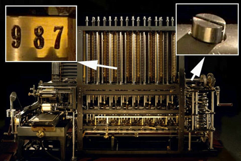 Fullskalemodellen av Charles Babbages differensmaskin har fotograferats från fyra håll och visas i zoomningsbara bilder. Foto: Xres Studio