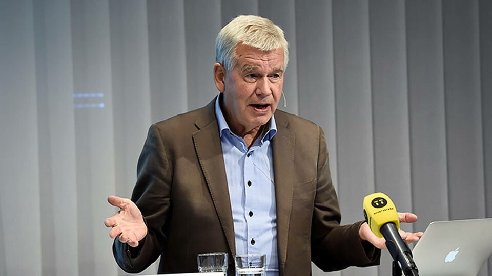 Medicinprofessorn Kjell Asplund levererade svidande kritik i sin utredning om Karolinska universitetssjukhusets ansvar i Macchiariniskandalen i dag. Foto: Stina Stjernkvist / TT Medicinprofessorn Kjell Asplund levererade svidande kritik i sin utredning om Karolinska universitetssjukhusets ansvar i Macchiariniskandalen i dag. Foto: Stina Stjernkvist / TT