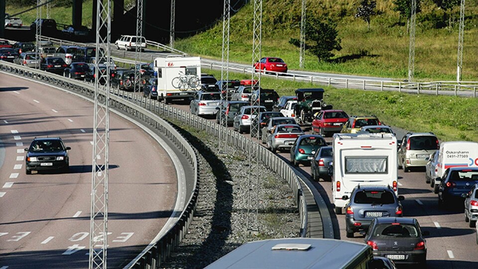 Köer på E4:an. År 2050 väntas cirka 15 personer per år dödas i olyckor när de åker bil, enligt forskare. I dag ligger dödstalet runt 135. Foto: TT Köer på E4:an. År 2050 väntas cirka 15 personer per år dödas i olyckor när de åker bil, enligt forskare. I dag ligger dödstalet runt 135. Foto: TT