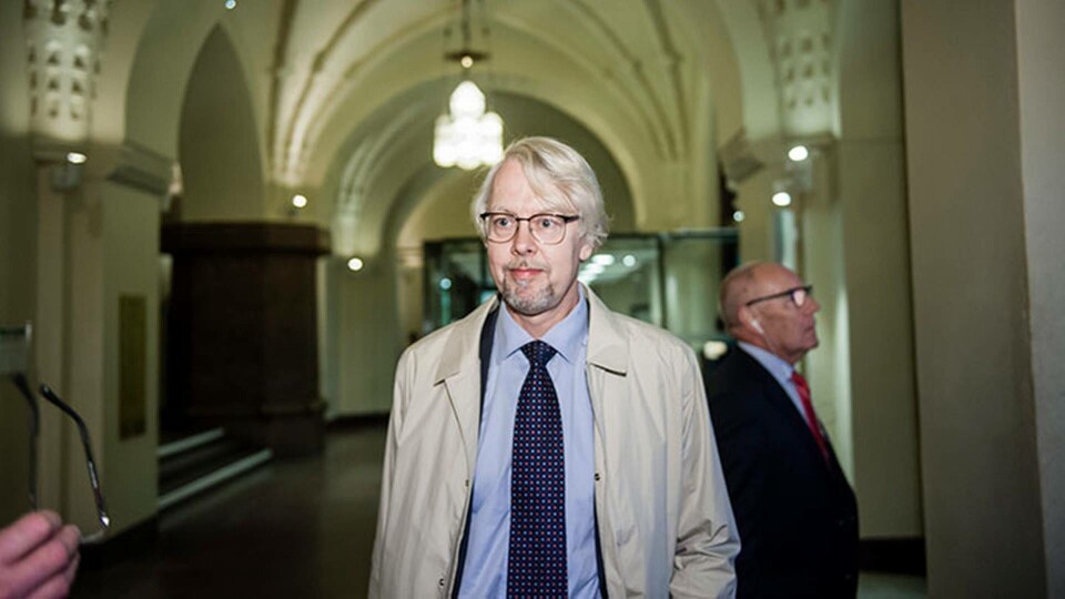 Åklagare Thomas Forsberg anländer till Stockholm tingsrätt, där rättegången inleds mot en chef på svenska Bombardier som är misstänkt för grovt mutbrott. Foto: Marc Femenia/TT Åklagare Thomas Forsberg anländer till Stockholm tingsrätt, där rättegången inleds mot en chef på svenska Bombardier som är misstänkt för grovt mutbrott. Foto: Marc Femenia/TT