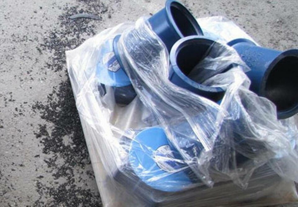 Rördelar belagda med epoxiplast invändigt och utvändigt är vanliga på svenska byggen. Den här bilden har tagits på en byggarbetsplats i norra Stockholm. Rördelar belagda med epoxiplast invändigt och utvändigt är vanliga på svenska byggen. Den här bilden har tagits på en byggarbetsplats i norra Stockholm.