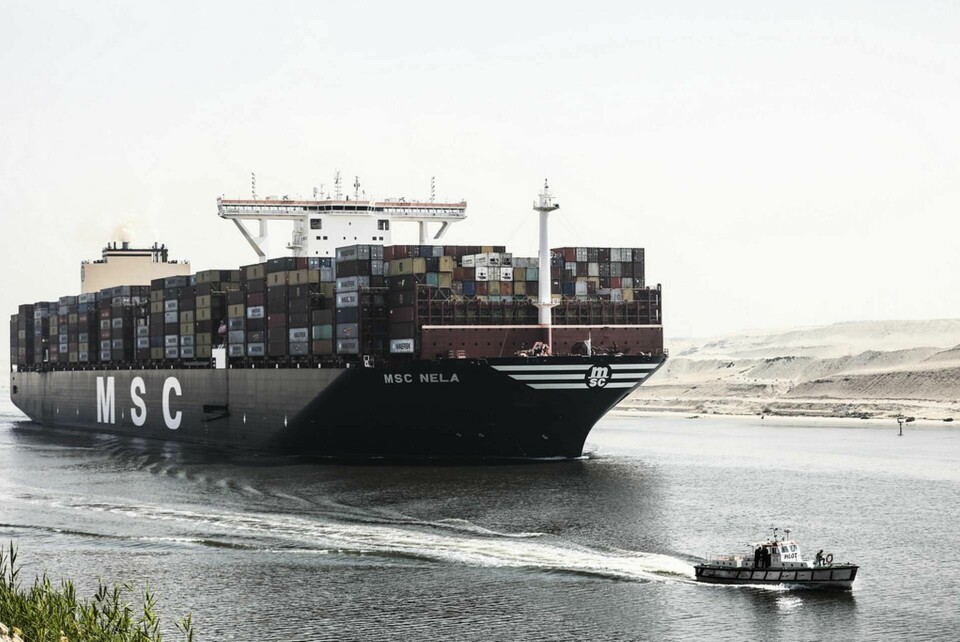 Fartygen går igenom Suezkanalen igen efter haveriet i mars. Men det kommer att ta lång tid innan varje skepp och container är på rätt plats så att trafiken flyter normalt igen. Arkivbild. Foto: Mohamed Elshahed
