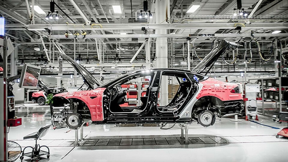 Tesla pausar tillverkningen av Tesla Model 3 för att få ordning på produktionen. Arkivbilden är från Teslas fabrik i Freemont utanför San Francisco år 2014. Foto: Magnus Hjalmarson Neideman / SvD / TT Tesla pausar tillverkningen av Tesla Model 3 för att få ordning på produktionen. Arkivbilden är från Teslas fabrik i Freemont utanför San Francisco år 2014. Foto: Magnus Hjalmarson Neideman / SvD / TT