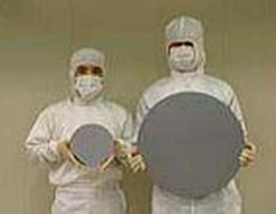 200 mm och 450 mm wafer. Foto: Nippon Mining & Metals 200 mm och 450 mm wafer. Foto: Nippon Mining & Metals