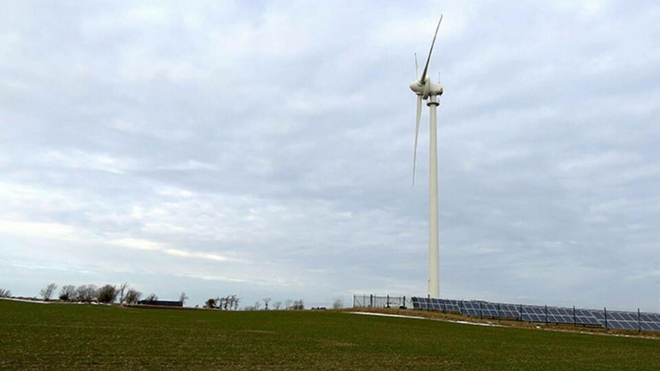 Vindkraftverk och solcellspark finns redan i Simris. Foto: Eon Vindkraftverk och solcellspark finns redan i Simris. Foto: Eon