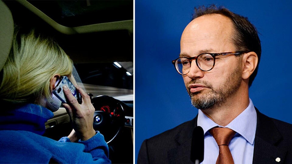 Tomas Eneroth vill skärpa reglerna för hur mobiltelefoner får användas i trafiken. Foto: TT Tomas Eneroth vill skärpa reglerna för hur mobiltelefoner får användas i trafiken. Foto: TT