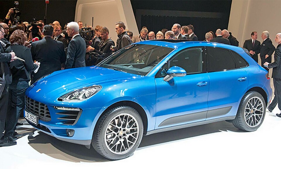 Porsche meddelar att 60 000 bilar, bland annat modellen Porsche Macan, kommer att återkallas på grund av risk för motorläckage. Foto: TT Porsche meddelar att 60 000 bilar, bland annat modellen Porsche Macan, kommer att återkallas på grund av risk för motorläckage. Foto: TT
