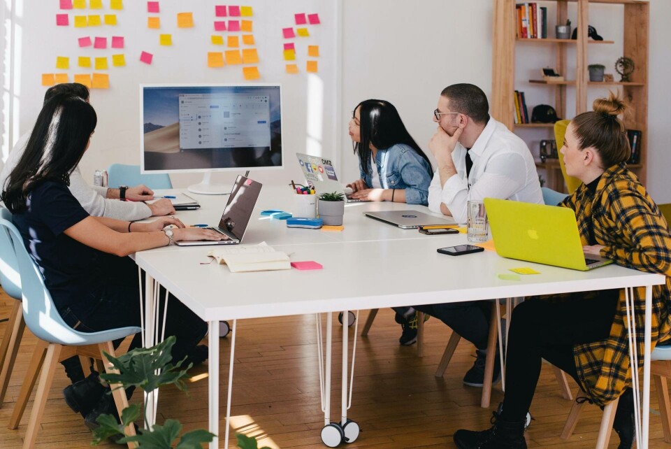 Hybridmöten allt vanligare på svenska kontor. Foto: Unsplash Hybridmöten allt vanligare på svenska kontor. Foto: Unsplash
