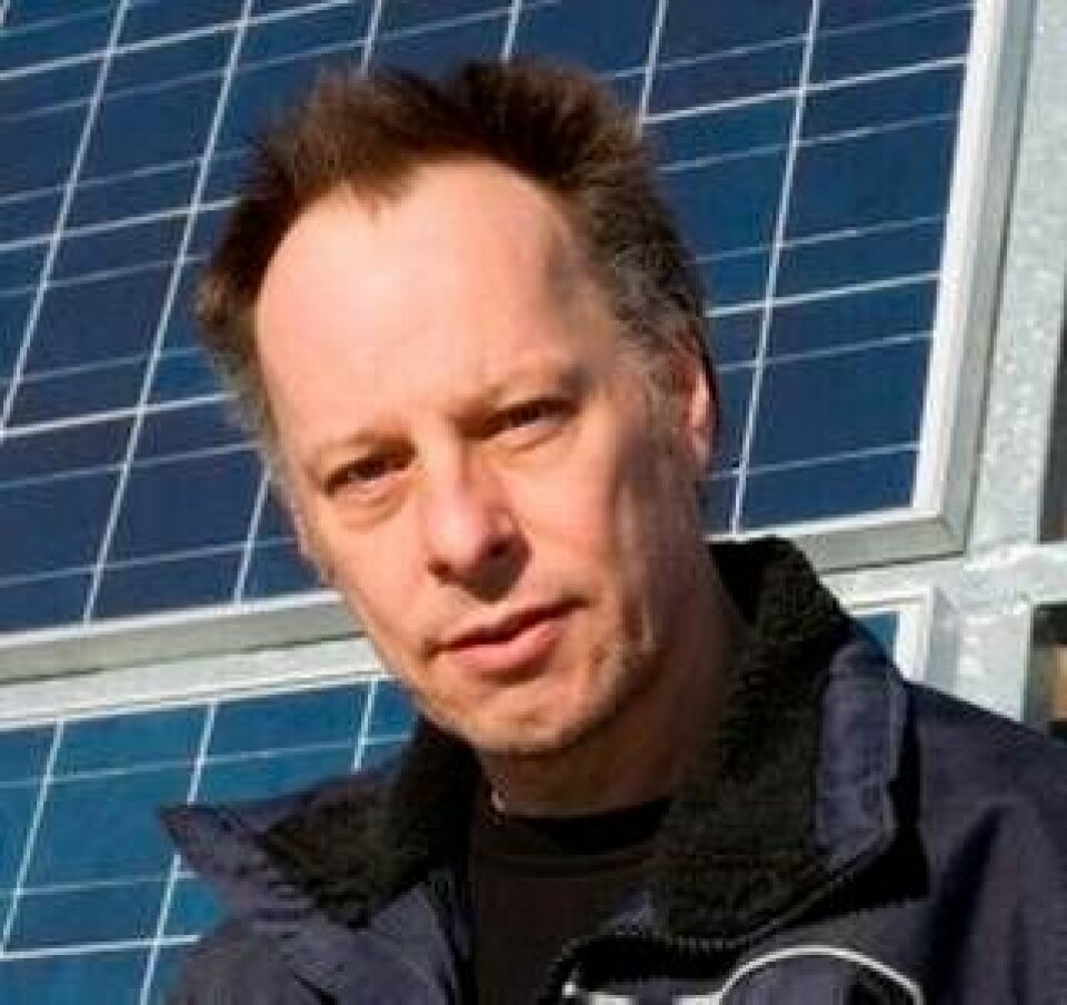 Johan Ehrenberg har både privata egen el-installationer och bygger samtidigt hela tiden ut den stora produktionsanläggningen Elkullen i Katrineholm som nu har över 220 watt installerad solcellseffekt.