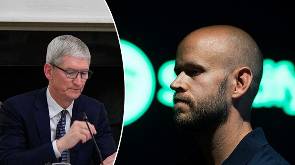 Apples vd Tim Cook och Spotifys vd Daniel Ek. Foto: TT Apples vd Tim Cook och Spotifys vd Daniel Ek. Foto: TT