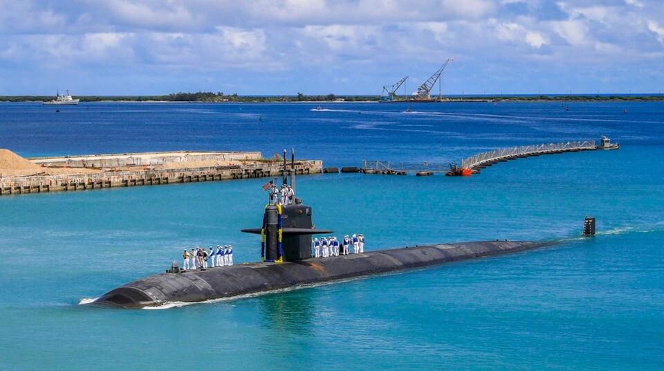 Den kärnkraftsdrivna attackubåten USS Oklahoma City vid den amerikanska flottbasen i Guam tidigare i år. Foto: MC3 Naomi Johnson/AP/TT Den kärnkraftsdrivna attackubåten USS Oklahoma City vid den amerikanska flottbasen i Guam tidigare i år. Foto: MC3 Naomi Johnson/AP/TT