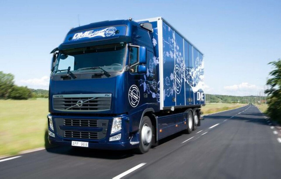 Volvo bygger motorer för flera typer av nya bränslen. Här är en bil som går på dimetyleter DME. Klicka för att se hela bilden. Volvo bygger motorer för flera typer av nya bränslen. Här är en bil som går på dimetyleter DME. Klicka för att se hela bilden.