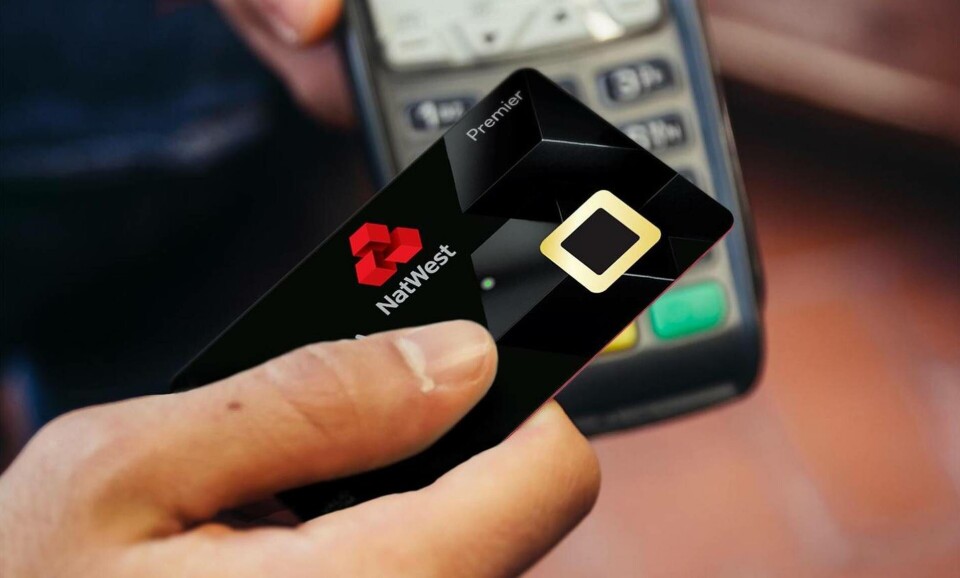 Natwests kontaktlösa betalkort har en fingeravtrycksläsare i ena hörnet. Foto: Natwest Natwests kontaktlösa betalkort har en fingeravtrycksläsare i ena hörnet. Foto: Natwest