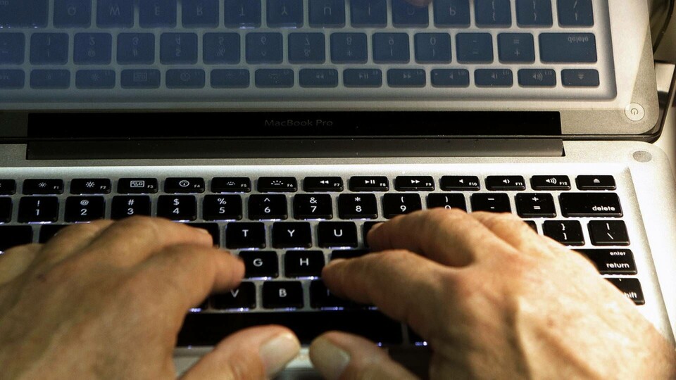 Mängden hackerattacker ökar och detaljhandelsföretagen är ett hett villebråd för cyberbrottslingarna. Foto: Damian Dovarganes Mängden hackerattacker ökar och detaljhandelsföretagen är ett hett villebråd för cyberbrottslingarna. Foto: Damian Dovarganes
