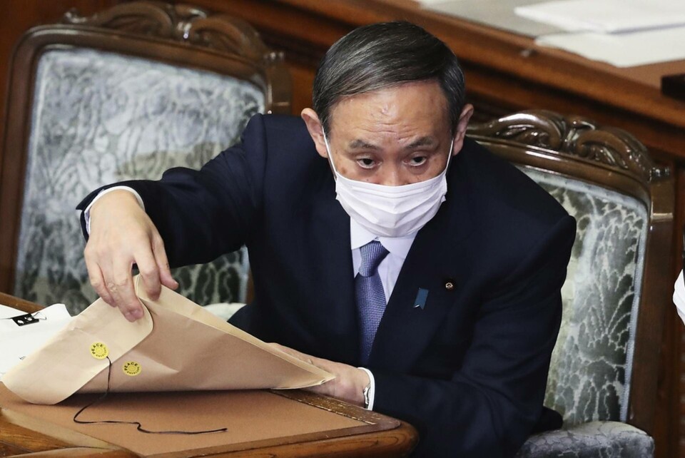 Japans premiärminister Yoshihide Suga vill satsa på klimatet, meddelar han i sitt första stora tal efter att ha tagit över posten från Shinzo Abe. Foto: Koji Sasahara/AP/TT Japans premiärminister Yoshihide Suga vill satsa på klimatet, meddelar han i sitt första stora tal efter att ha tagit över posten från Shinzo Abe. Foto: Koji Sasahara/AP/TT