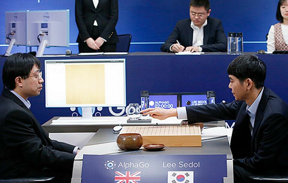 Go-mästaren Lee Sedol och datorprogrammet AlphaGo möttes.