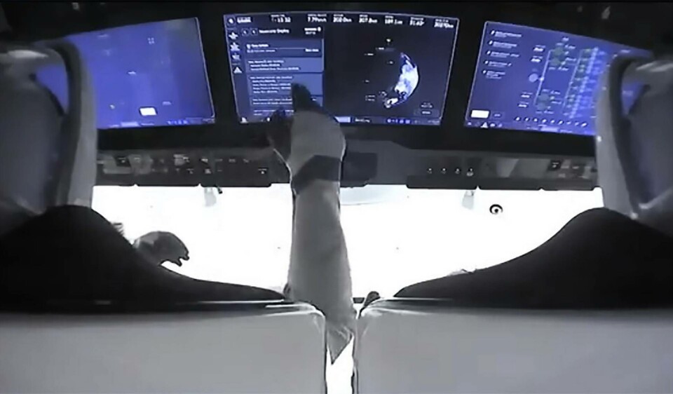 Färre knappar och fler skärmar blir det för Andreas Mogensen när han nästa år får köra en Crew Dragon upp till ISS. Arkivbild från en uppskjutning förra året. Foto: Nasa/AP/TT Färre knappar och fler skärmar blir det för Andreas Mogensen när han nästa år får köra en Crew Dragon upp till ISS. Arkivbild från en uppskjutning förra året. Foto: Nasa/AP/TT