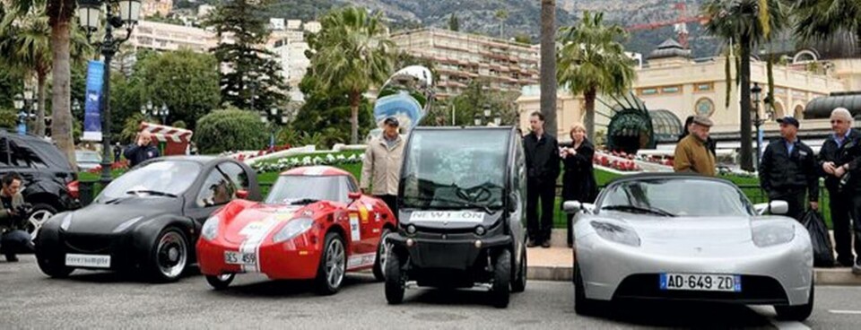 Betittade: brittiska Riversimple Mk1, svenska Baldos II, oidentifierad kärra samt amerikanska Tesla Roadster. Foto: Fredrik Löfgren Betittade: brittiska Riversimple Mk1, svenska Baldos II, oidentifierad kärra samt amerikanska Tesla Roadster. Foto: Fredrik Löfgren