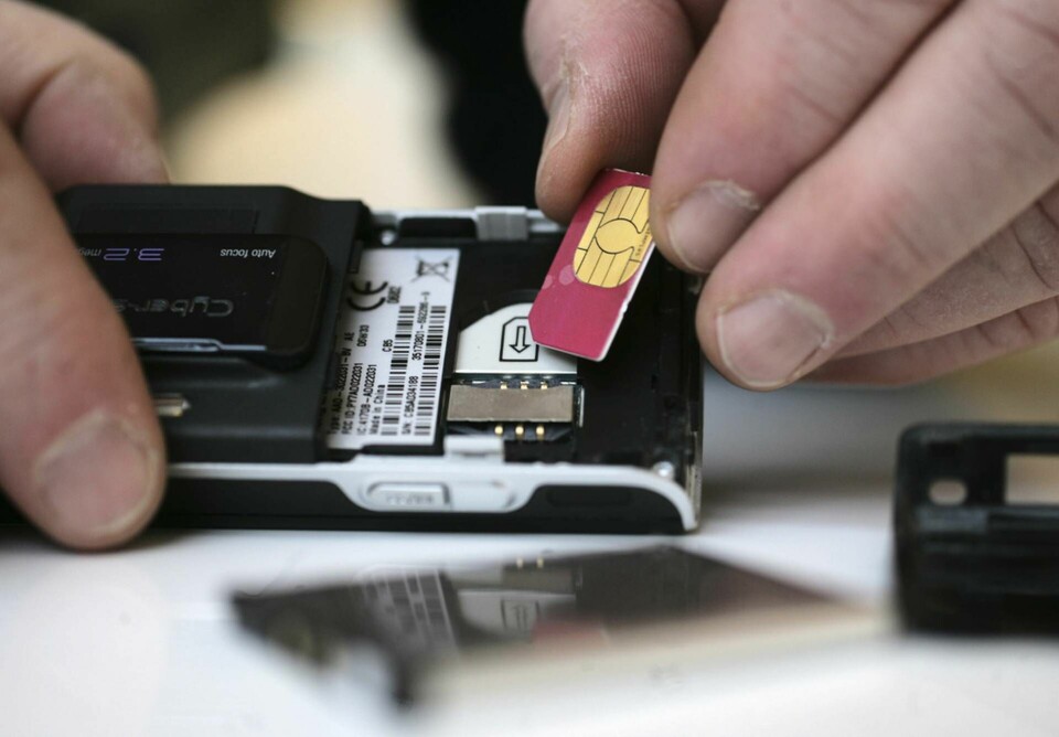 Det blir inte tillåtet att överlåta ett kontantkort till någon annan, utan omregistrering. Arkivbild. Foto: Fredrik Sandberg/TT