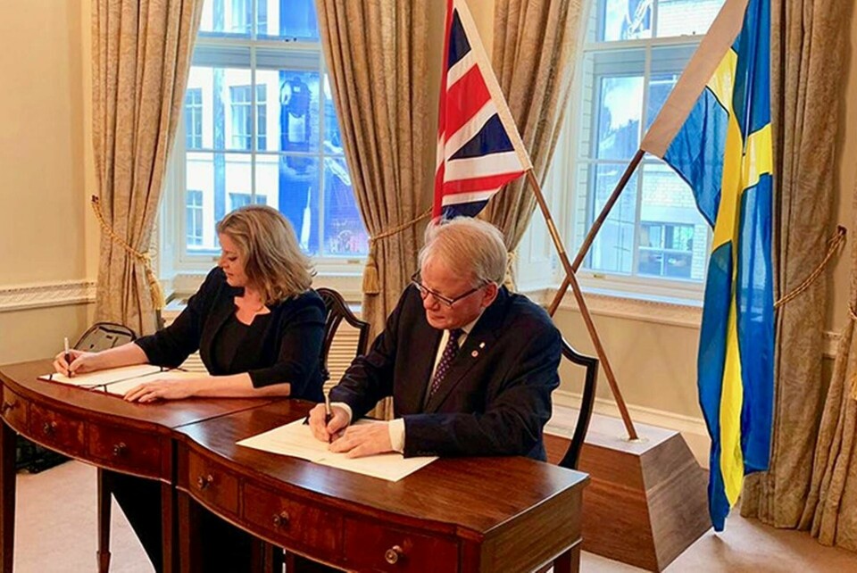 Försvarsminister Peter Hultqvist och Storbritanniens försvarsminister Penny Mordaunt undertecknade i London den 18 juli ett samförståndsavtal (MoU). Foto: Adriana Haxhimustafa/Regeringskansliet