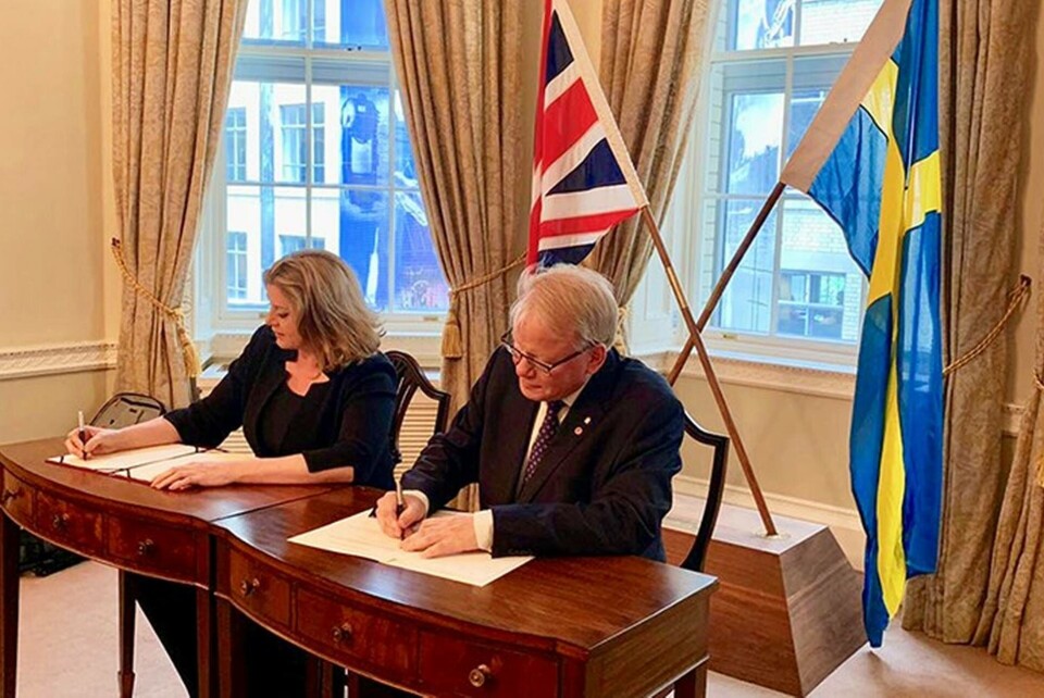 Försvarsminister Peter Hultqvist och Storbritanniens försvarsminister Penny Mordaunt undertecknade i London den 18 juli ett samförståndsavtal (MoU). Foto: Adriana Haxhimustafa/Regeringskansliet Försvarsminister Peter Hultqvist och Storbritanniens försvarsminister Penny Mordaunt undertecknade i London den 18 juli ett samförståndsavtal (MoU). Foto: Adriana Haxhimustafa/Regeringskansliet