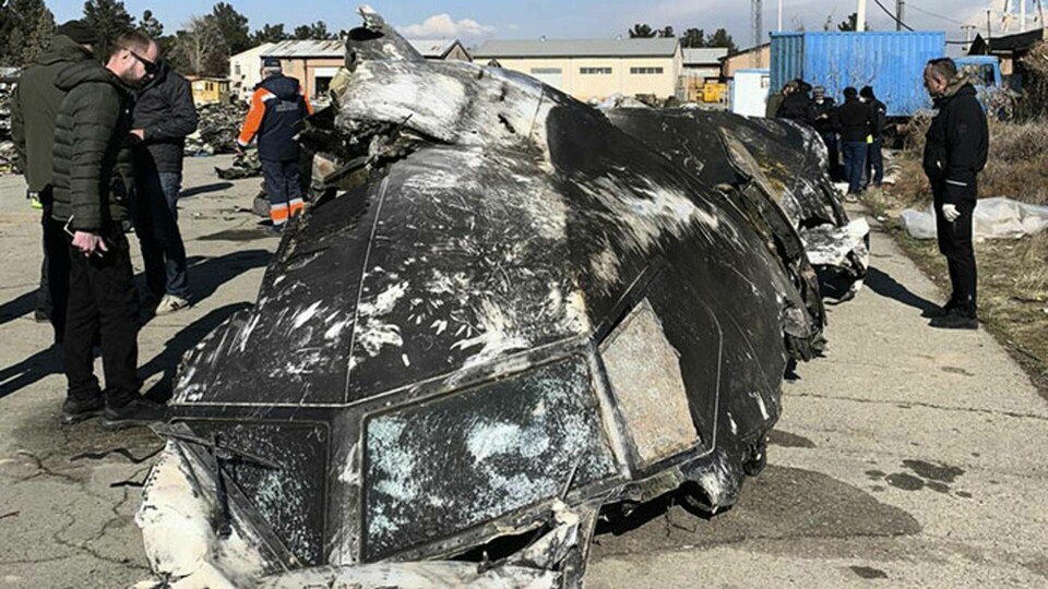 Delar av vraket efter det flygplan som störtade utanför Irans huvudstad Teheran den 8 januari. Foto: AP/TT
