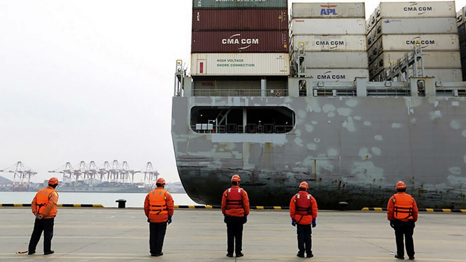 Containerfartyg hålls kvar i Kina på grund av coronaviruset. Foto: Chinatopix/TT/AP Containerfartyg hålls kvar i Kina på grund av coronaviruset. Foto: Chinatopix/TT/AP