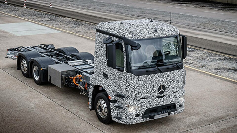 Batterier på 212 kWh ska ge Mercedes Urban eTruck en räckvidd på 200 km. Foto: Mercedes-Benz Batterier på 212 kWh ska ge Mercedes Urban eTruck en räckvidd på 200 km. Foto: Mercedes-Benz