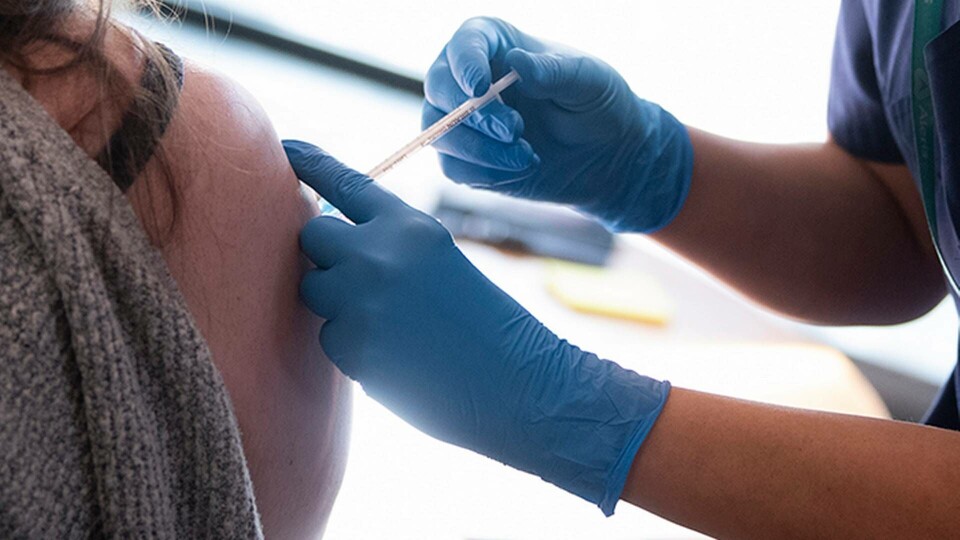 Regeringens vill att man ska kunna få ett digitalt vaccinationsintyg. Foto: Fredrik Sandberg/TT Regeringens vill att man ska kunna få ett digitalt vaccinationsintyg. Foto: Fredrik Sandberg/TT