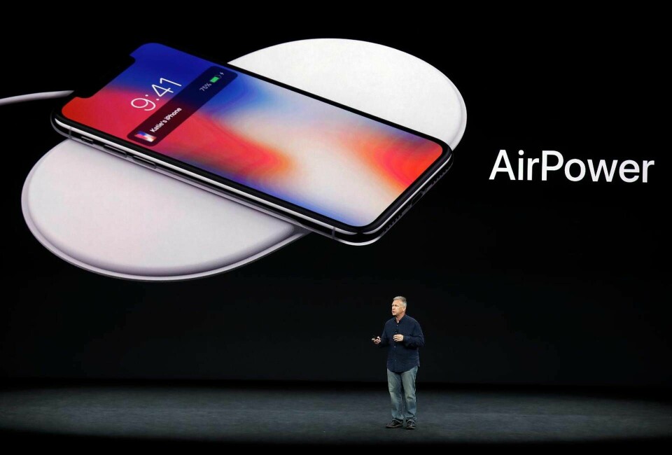 Apples globala marknadschef Phil Shiller förhandsvisade Airpower i september 2017. Nu står det klart att produkten skrotas. Foto: AP Photo/Marcio Jose Sanchez
