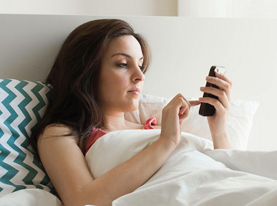 Sent surfande stör din sömn, menar forskare. Foto: Alamy Sent surfande stör din sömn, menar forskare. Foto: Alamy