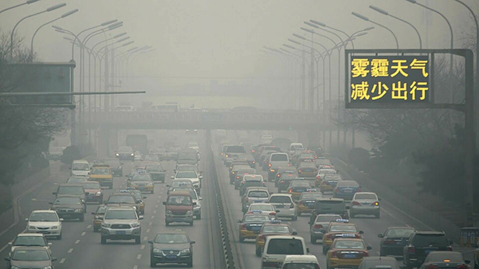 Arkivbild på ett smogdrabbat Peking år 2014. Foto: TT / AP Photo / Ng Han Guan