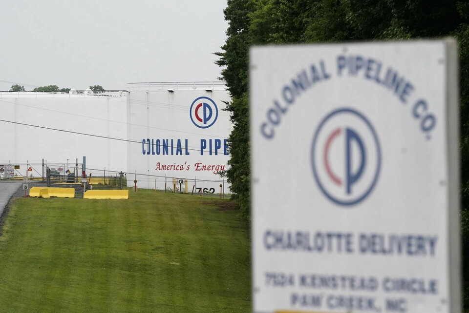 Colonial Pipeline, som sköter driften av USA:s största oljeledning, tvingades till ett stopp i sin verksamhet under flera dagar efter att ha utsatts för en cyberattack i maj i år. Arkivbild. Foto: Chris Carlson/AP/TT